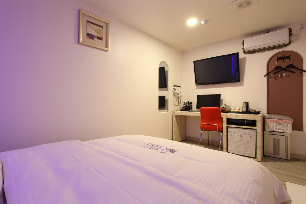 Riviera Motel Goyang Exterior foto